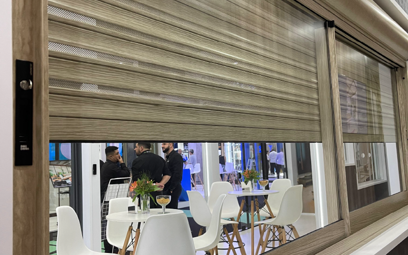 Persiana Integrada - Janelas - Roll Door Company